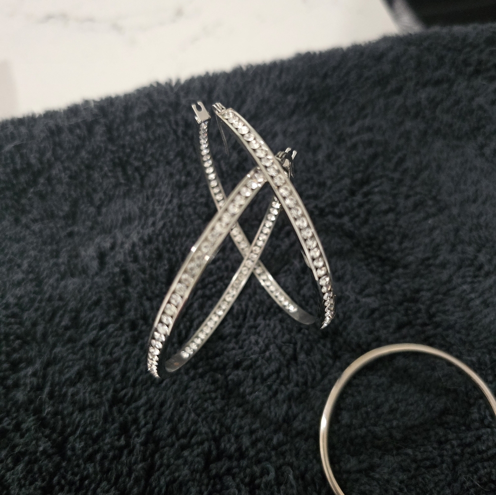 5 EARINGS - Picture 2 of 8